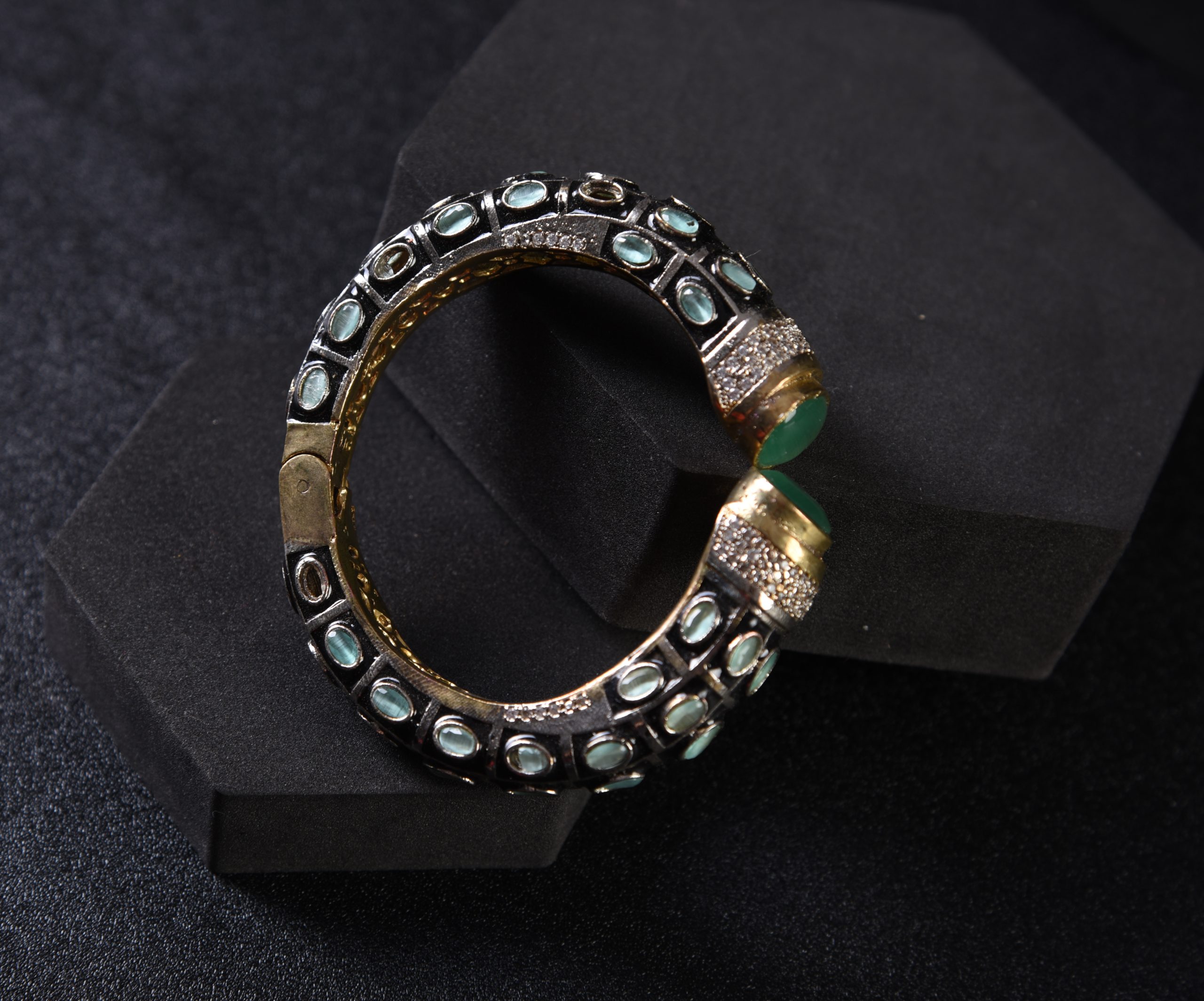 Ginniya Artisan at work